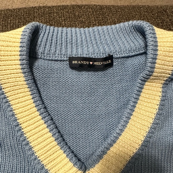 Brandy Melville: Sweater Leigh V Neck Sweater - Picture 2 of 2